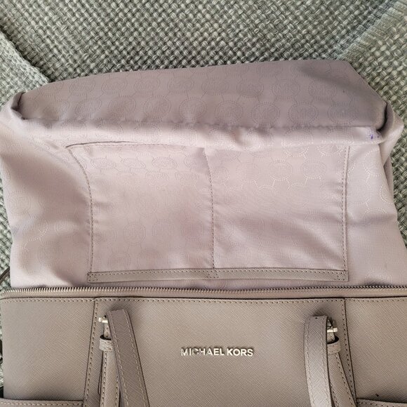 Michael Kors Charlotte saffiano leather medium. Preowned. - Picture 8 of 14